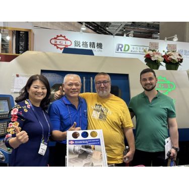 鋭格精機展現40年老師傅功力：打造滾牙機界中的法拉利